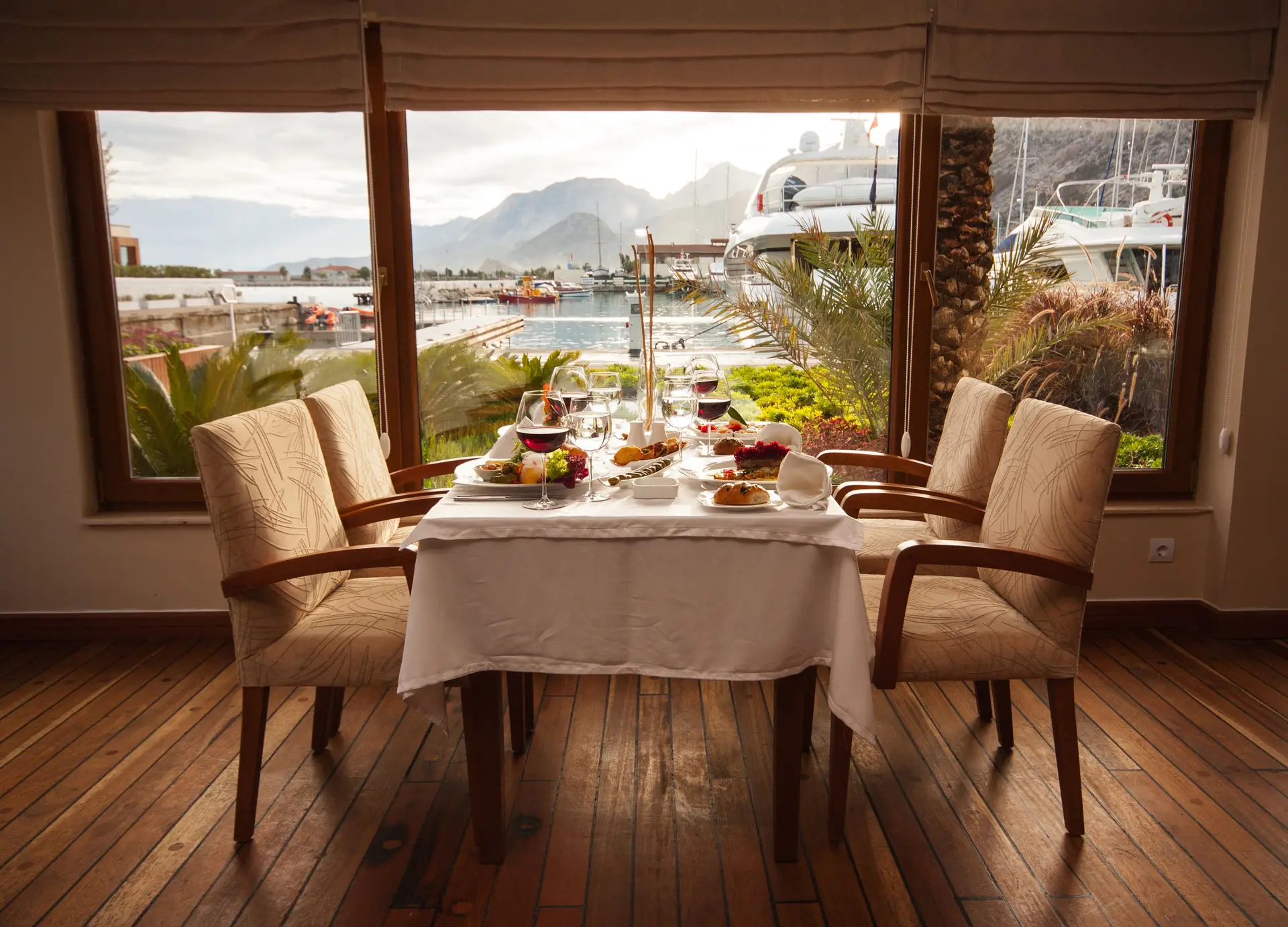 Brinerigrand Resort lounge barı